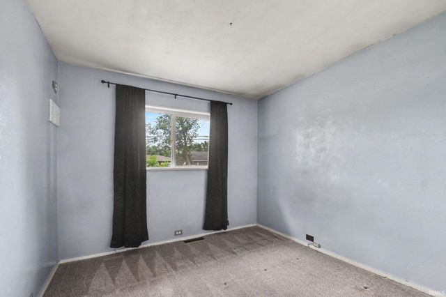 5015 Bloomfield Place, South Bend, IN 46619