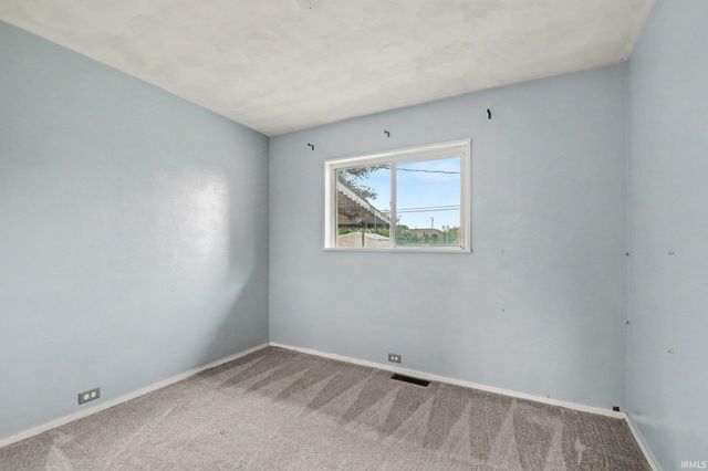 5015 Bloomfield Place, South Bend, IN 46619