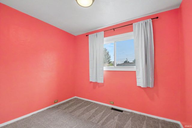 5015 Bloomfield Place, South Bend, IN 46619