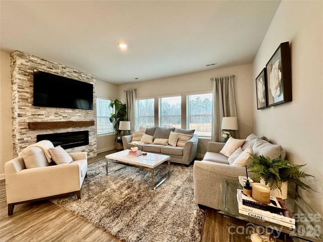 6212 Hailstone Road, Charlotte, NC 28215