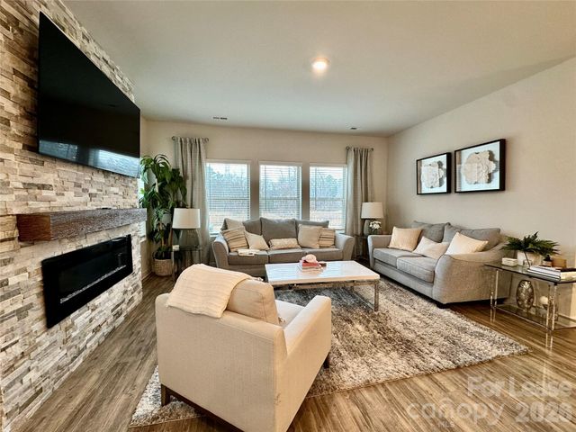 6212 Hailstone Road, Charlotte, NC 28215