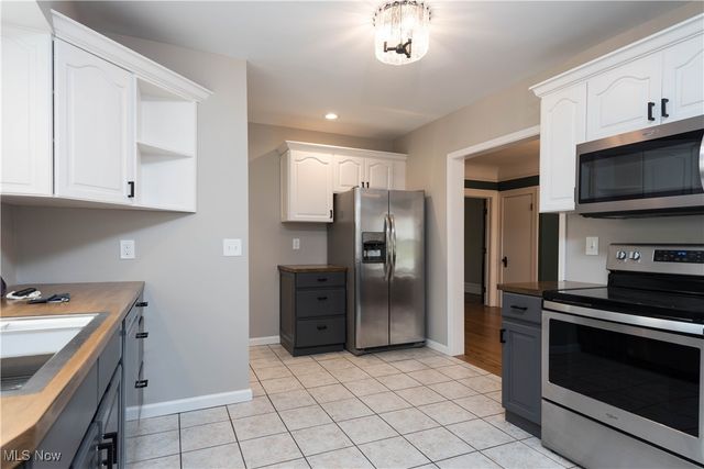 7003 Brecksville Road, Independence, OH 44131