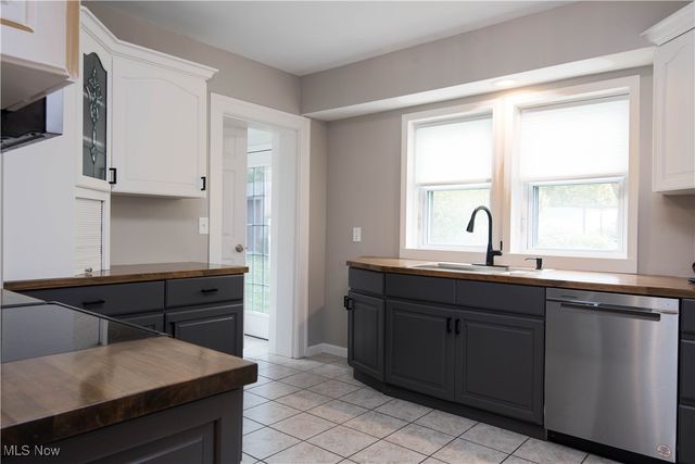 7003 Brecksville Road, Independence, OH 44131