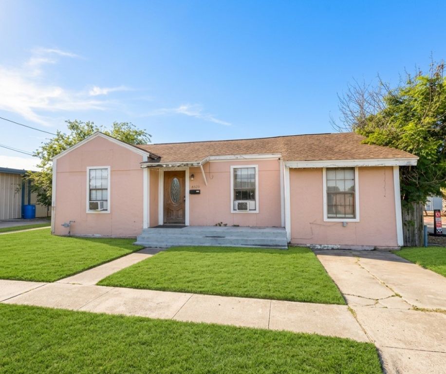 4325 Kostoryz, Corpus Christi, TX 78415 — exterior
