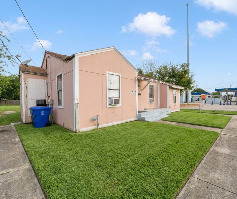 4325 Kostoryz, Corpus Christi, TX 78415 — photo 2