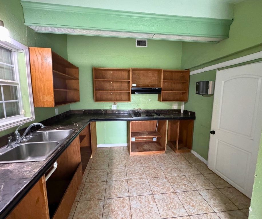 4325 Kostoryz, Corpus Christi, TX 78415 — photo 5