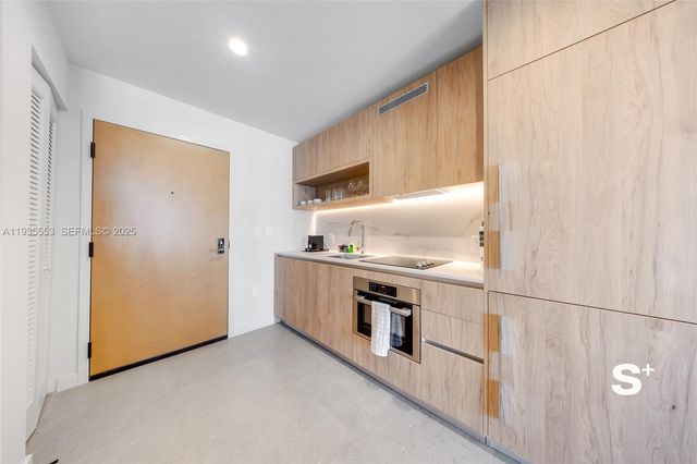 11 6TH ST 1910, Miami, FL 33132