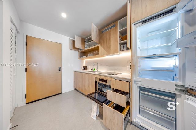 11 6TH ST 1910, Miami, FL 33132