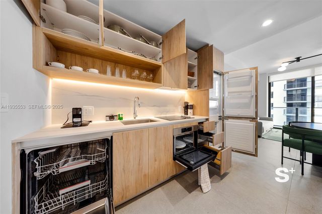 11 6TH ST 1910, Miami, FL 33132