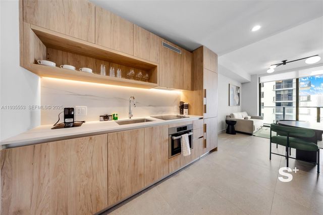 11 6TH ST 1910, Miami, FL 33132