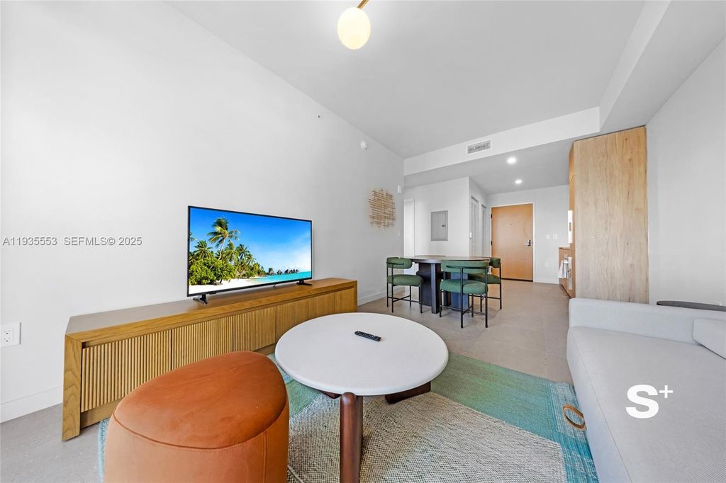 11 6TH ST 1910, Miami, FL 33132