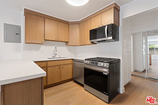 4442 Kingswell Avenue 2, Los Angeles, CA 90027