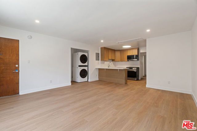 4442 Kingswell Avenue 2, Los Angeles, CA 90027