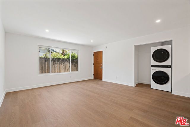 4442 Kingswell Avenue 2, Los Angeles, CA 90027
