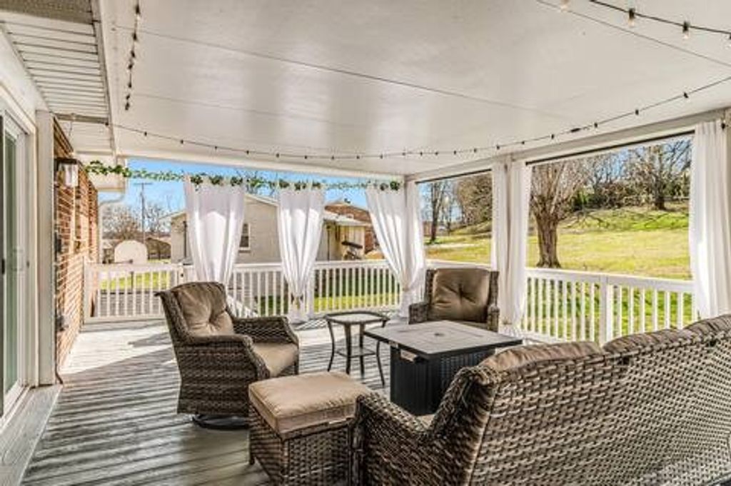 4013 Plantation Dr, Hermitage, TN 37076