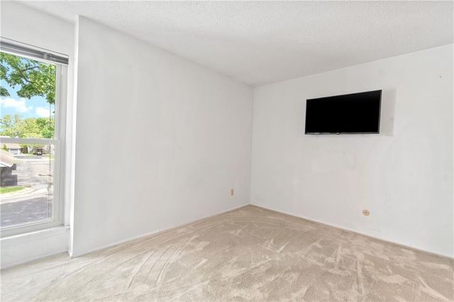 8069 Monrovia Street, Lenexa, KS 66215
