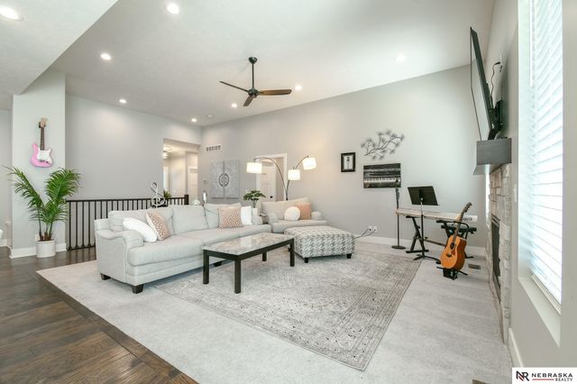 1010 N 104 Street, Lincoln, NE 68527