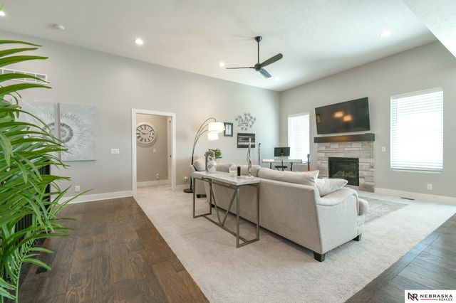1010 N 104 Street, Lincoln, NE 68527