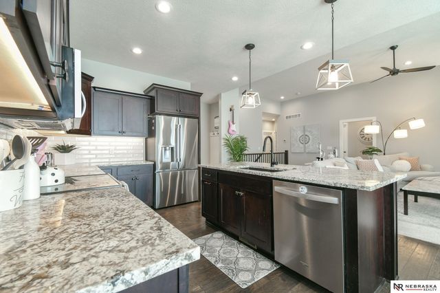 1010 N 104 Street, Lincoln, NE 68527