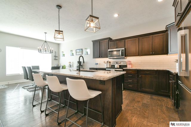 1010 N 104 Street, Lincoln, NE 68527