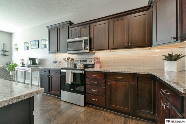 1010 N 104 Street, Lincoln, NE 68527