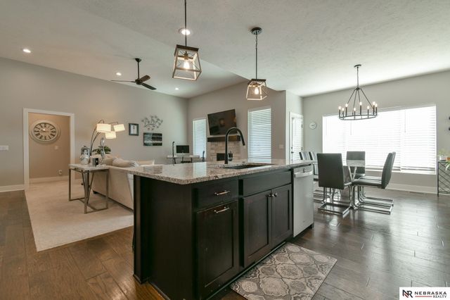 1010 N 104 Street, Lincoln, NE 68527