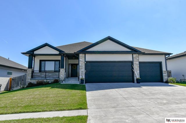 1010 N 104 Street, Lincoln, NE 68527