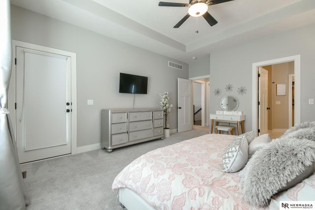 1010 N 104 Street, Lincoln, NE 68527