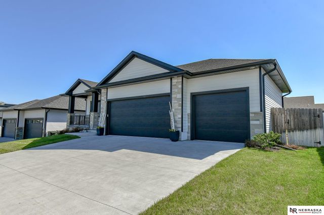 1010 N 104 Street, Lincoln, NE 68527