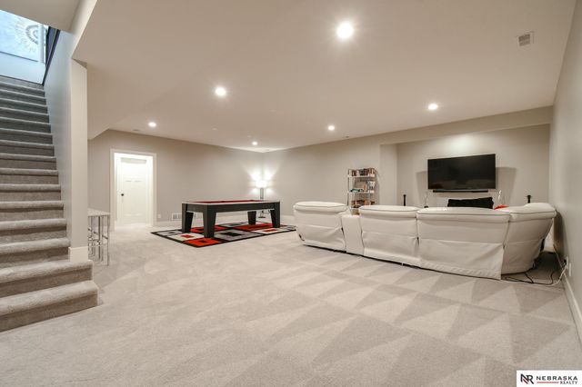 1010 N 104 Street, Lincoln, NE 68527