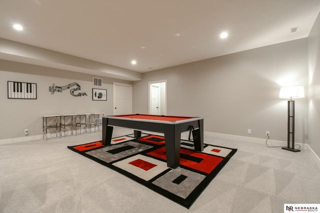 1010 N 104 Street, Lincoln, NE 68527