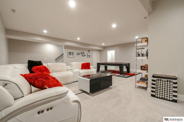 1010 N 104 Street, Lincoln, NE 68527