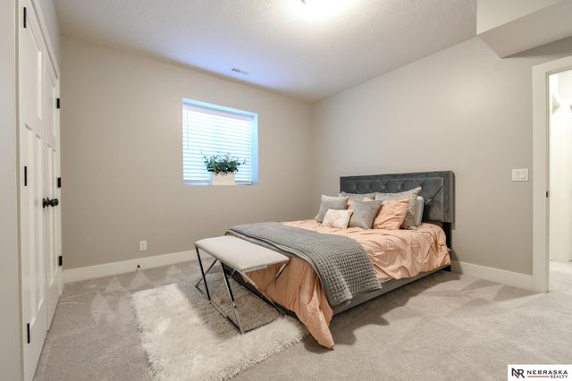 1010 N 104 Street, Lincoln, NE 68527