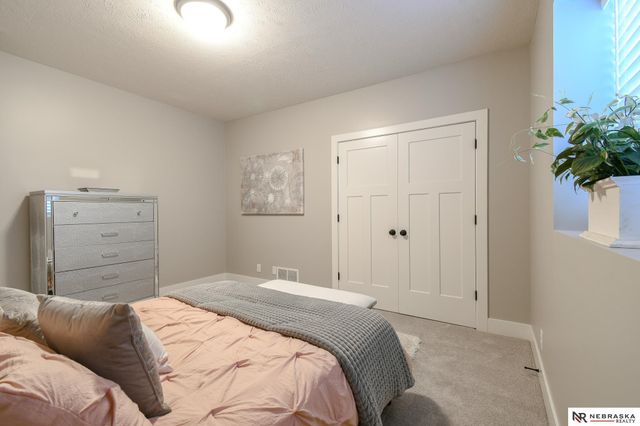 1010 N 104 Street, Lincoln, NE 68527