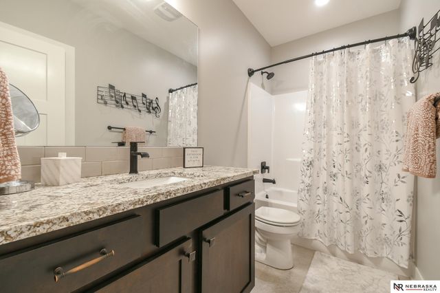 1010 N 104 Street, Lincoln, NE 68527