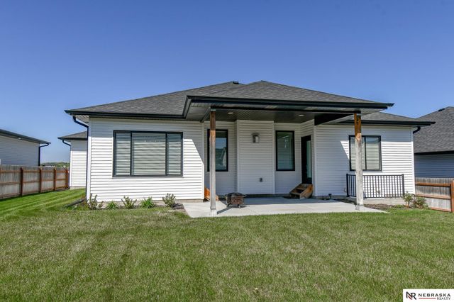 1010 N 104 Street, Lincoln, NE 68527