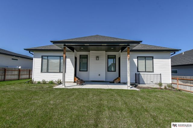 1010 N 104 Street, Lincoln, NE 68527