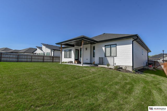 1010 N 104 Street, Lincoln, NE 68527
