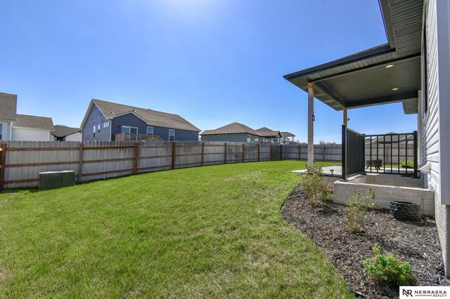 1010 N 104 Street, Lincoln, NE 68527