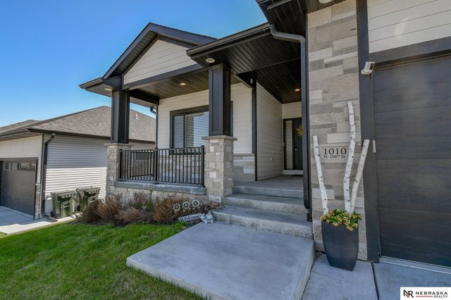 1010 N 104 Street, Lincoln, NE 68527