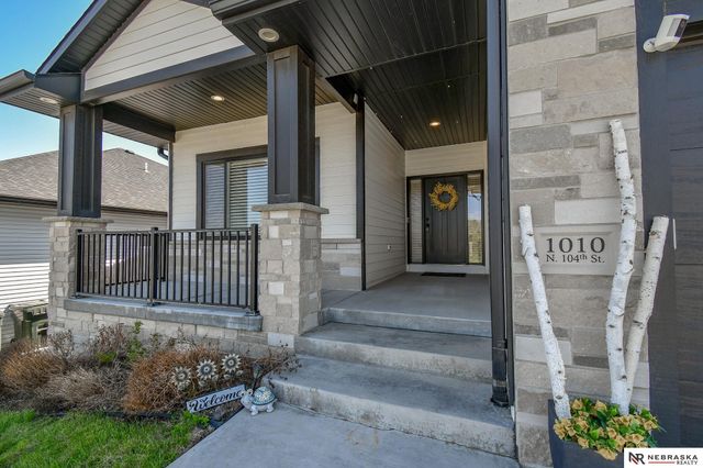 1010 N 104 Street, Lincoln, NE 68527