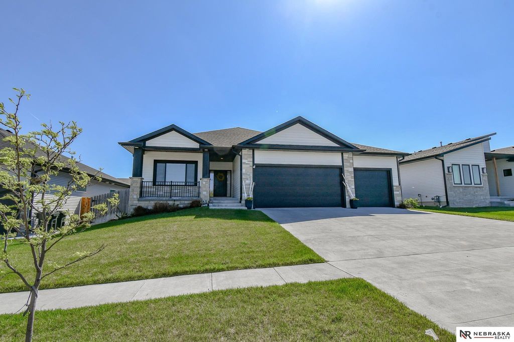 1010 N 104 Street, Lincoln, NE 68527