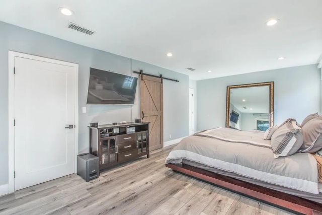 1207 Greenacre Avenue, West Hollywood, CA 90046