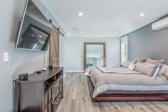 1207 Greenacre Avenue, West Hollywood, CA 90046