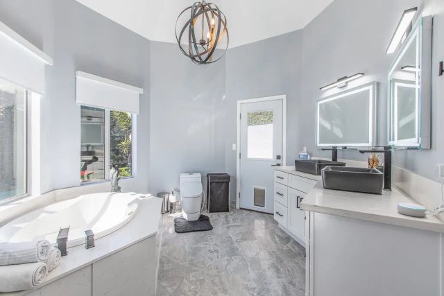 1207 Greenacre Avenue, West Hollywood, CA 90046