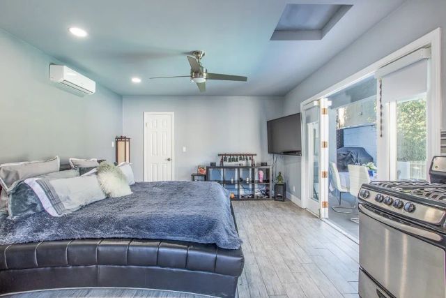 1207 Greenacre Avenue, West Hollywood, CA 90046