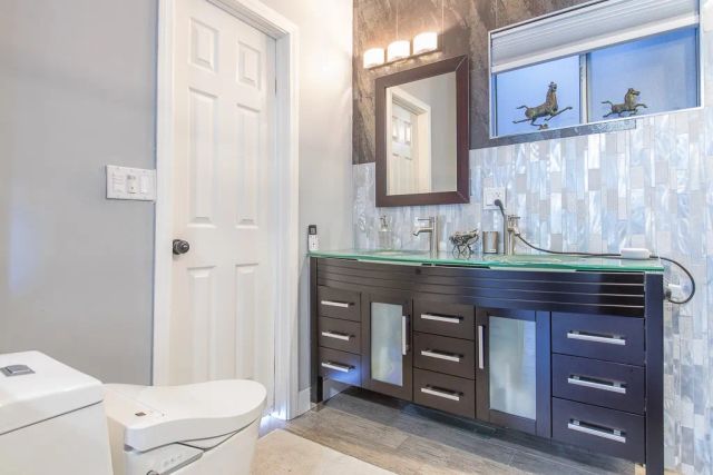 1207 Greenacre Avenue, West Hollywood, CA 90046