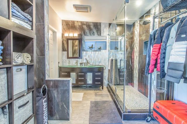 1207 Greenacre Avenue, West Hollywood, CA 90046