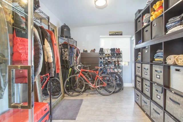 1207 Greenacre Avenue, West Hollywood, CA 90046