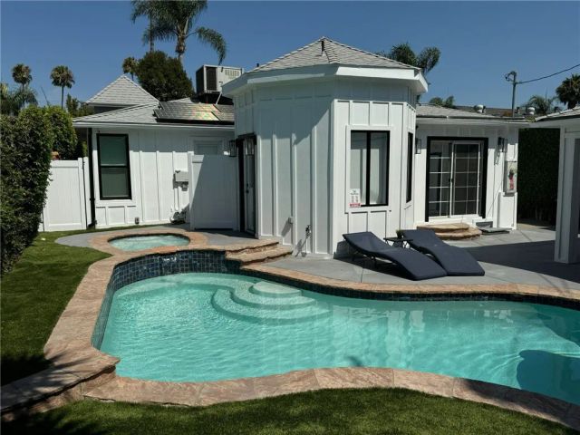 1207 Greenacre Avenue, West Hollywood, CA 90046